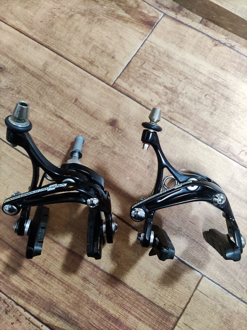 Campagnolo Athenaブレーキキャリパー。表と裏