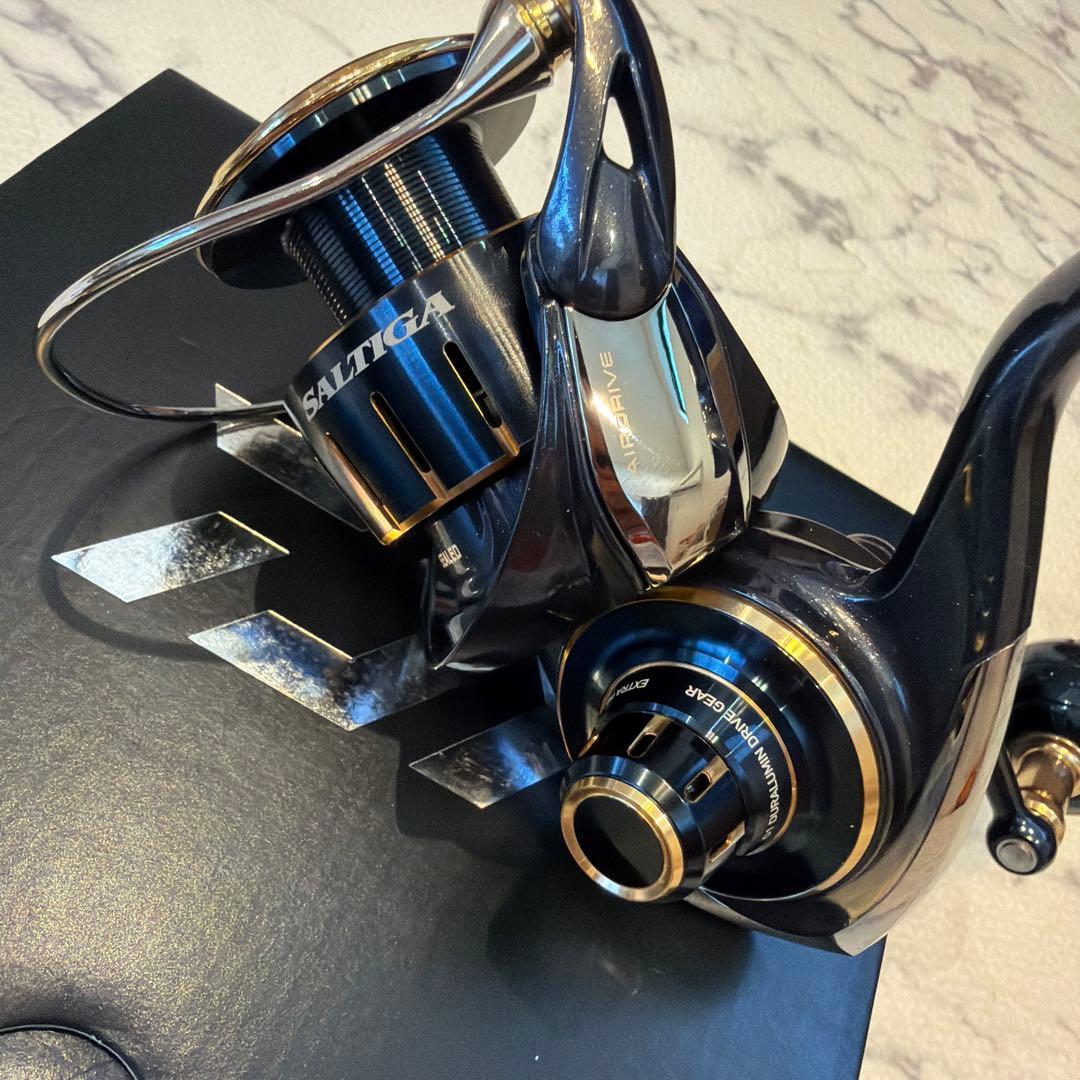 DAIWA 23 SALTIGA 4000-XH スピニングリール