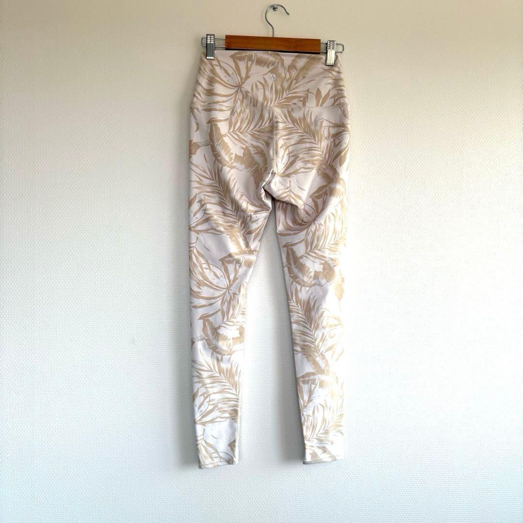 上下セット　SUKALA ヨガウェア　セットアップ　レギンス　カップ付きトップス