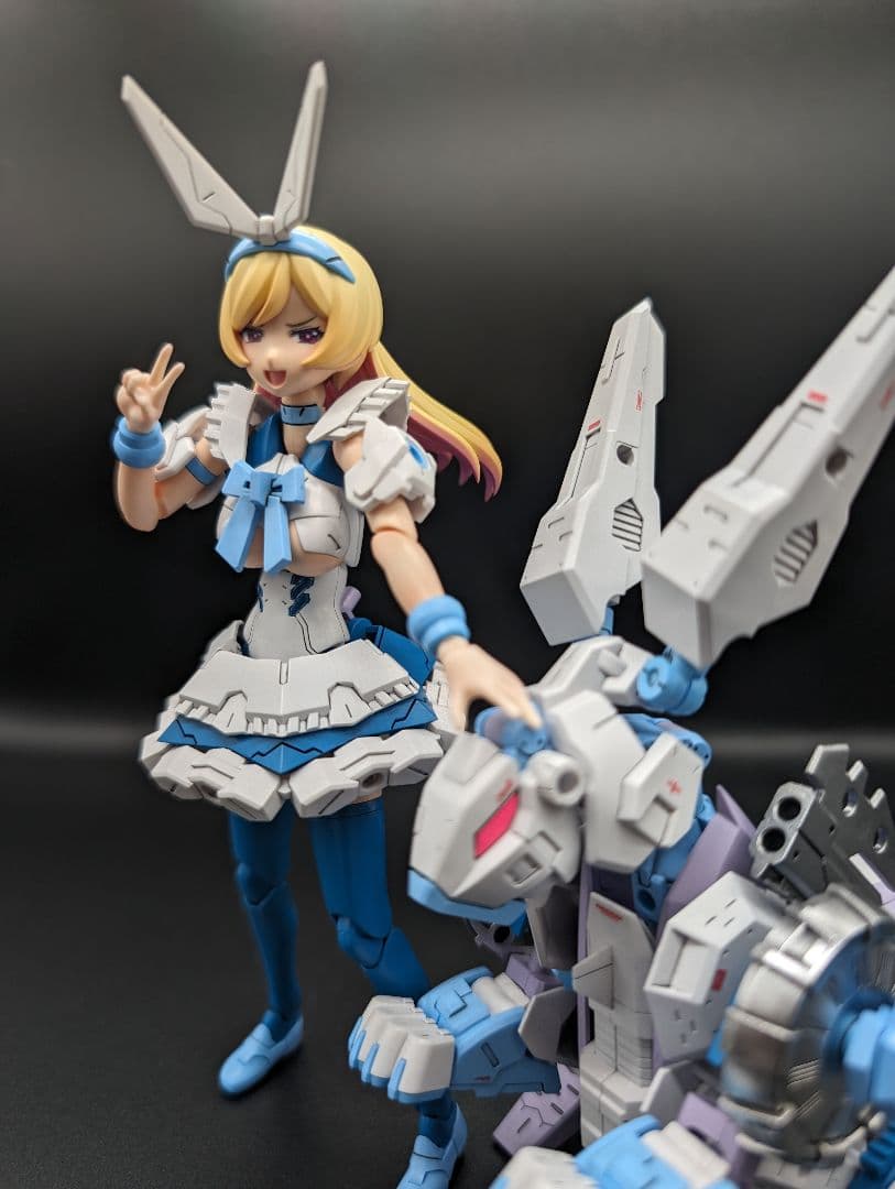 トムトム全塗装完成品メガミデバイスカオスアンドプリティアリス+九尾