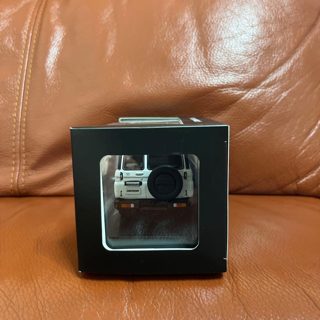 新品未使用！TOYOTAランドクルーザー スーパーホワイトII ミニカー1/43