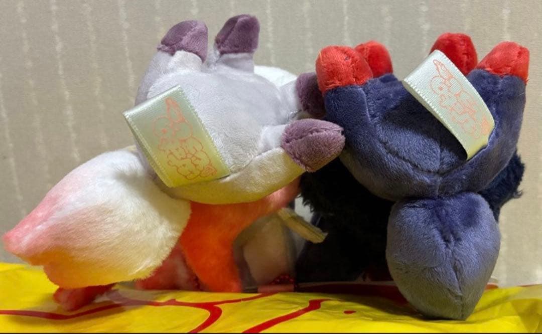 【新品】 磁石でくっつくペアマスコット にたものどうし ゾロア＆ヒスイゾロア