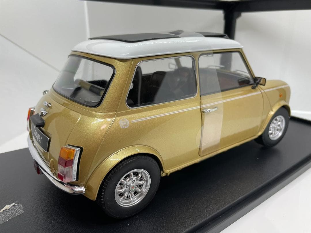 305-035 KK 1/12 ミニ クーパー Sunroof LHD