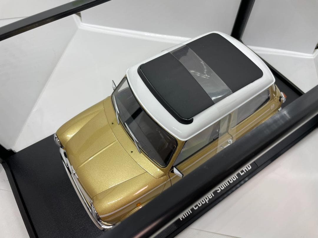 305-035 KK 1/12 ミニ クーパー Sunroof LHD