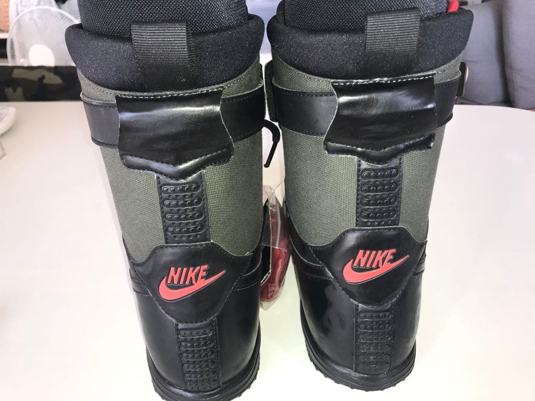 二*郎様 新品未使用！NIKE スノーボードブーツ ブラック/レッド