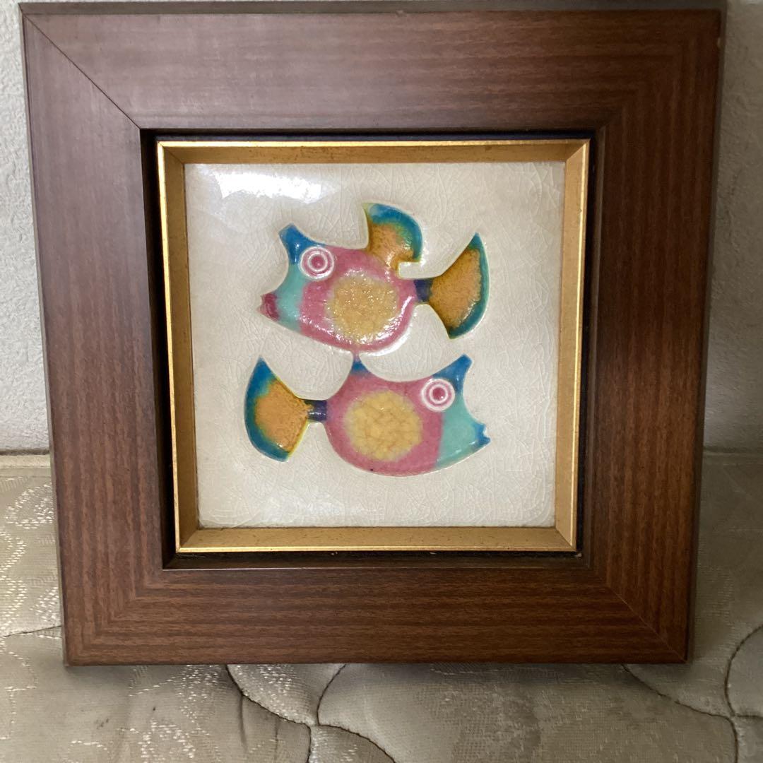 京都嵯峨野　佐分利　正作　【　七宝陶額　魚　】　木枠額装品