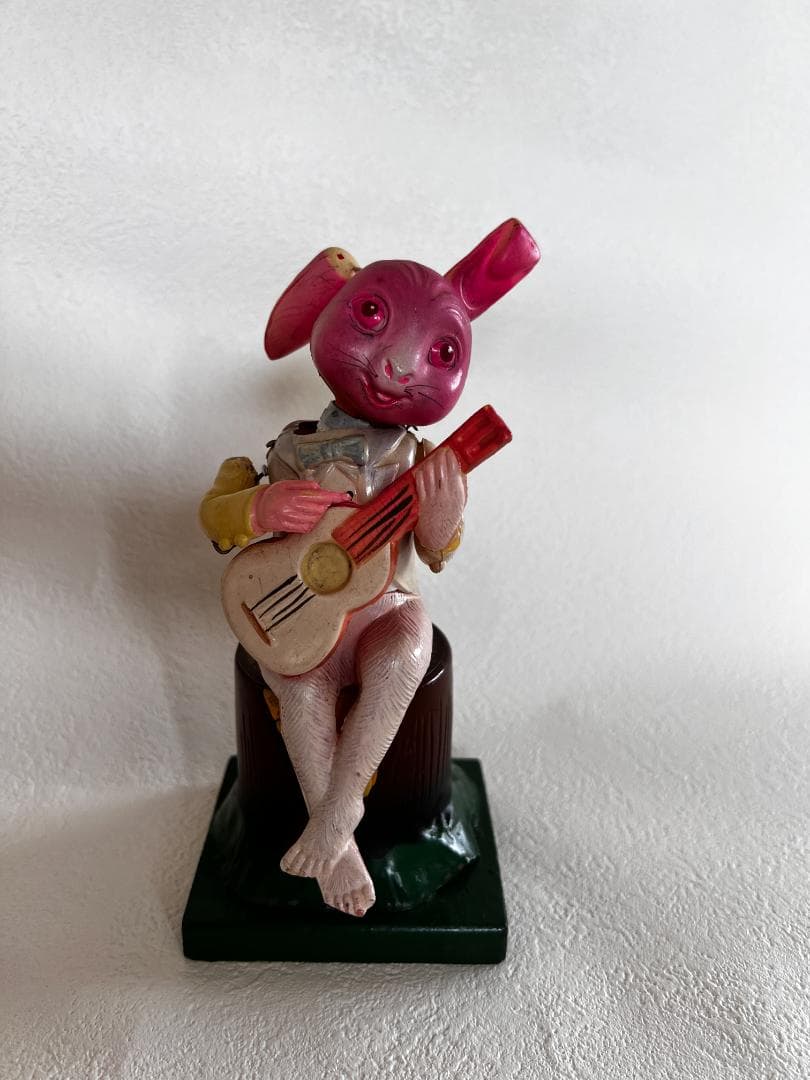 ウサギのバンジョー弾き　ゼンマイの動くおもちゃ　音も出ます　箱付