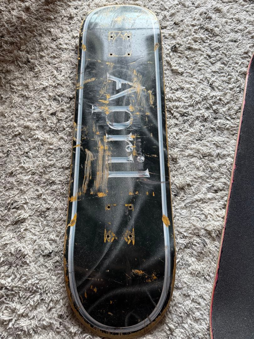 April スケートボードデッキ ブラック