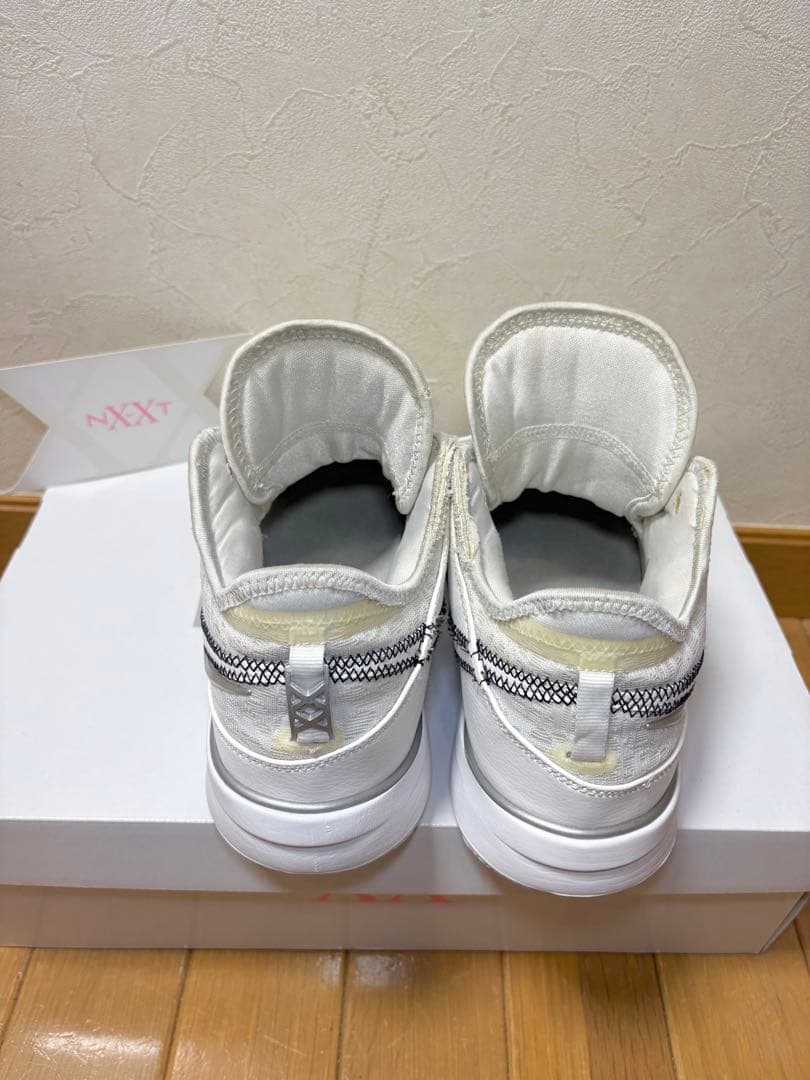 レブロン NXXT Gen AMPD EPホワイト バスケットシューズ