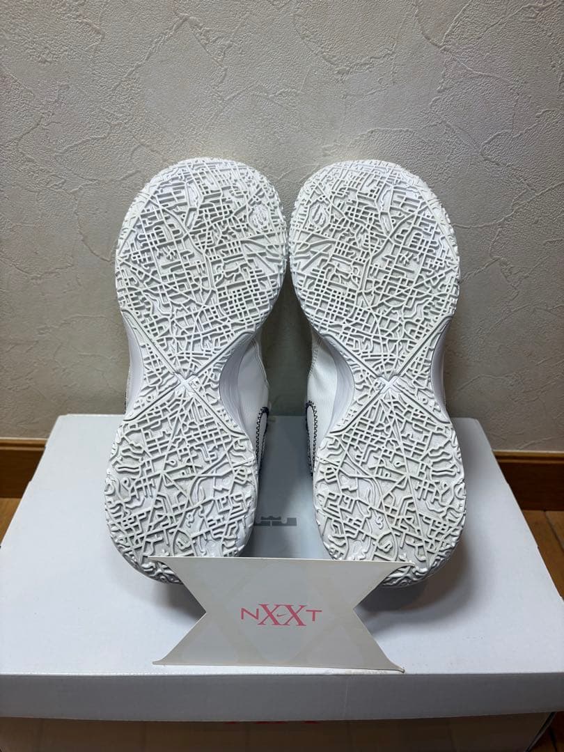 レブロン NXXT Gen AMPD EPホワイト バスケットシューズ