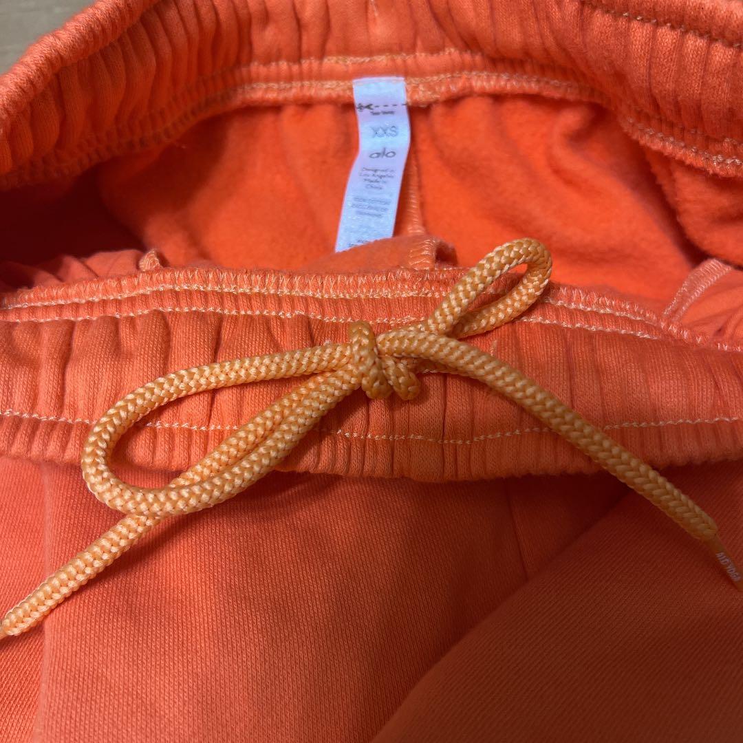 alo yoga スウェットパンツ