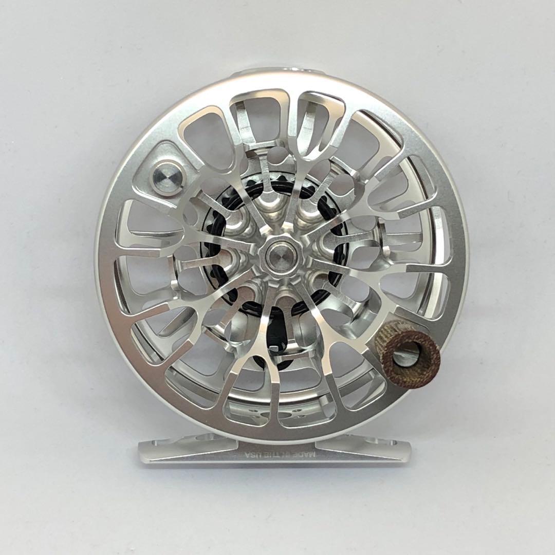 ROSS【ロス】フライリール ◆アニマス 4/5 プラチナム（現行モデル）