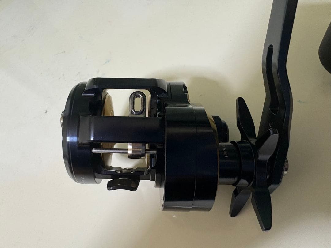 【ほぼ新品】25ソルティガ　300L