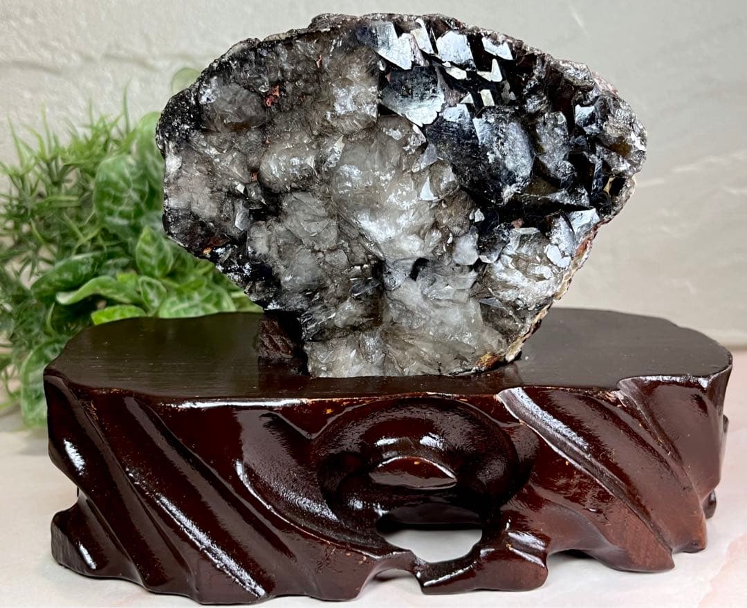 【最強の守護石】観音水晶　モリオン　黒水晶　ラフストーン　台座付き