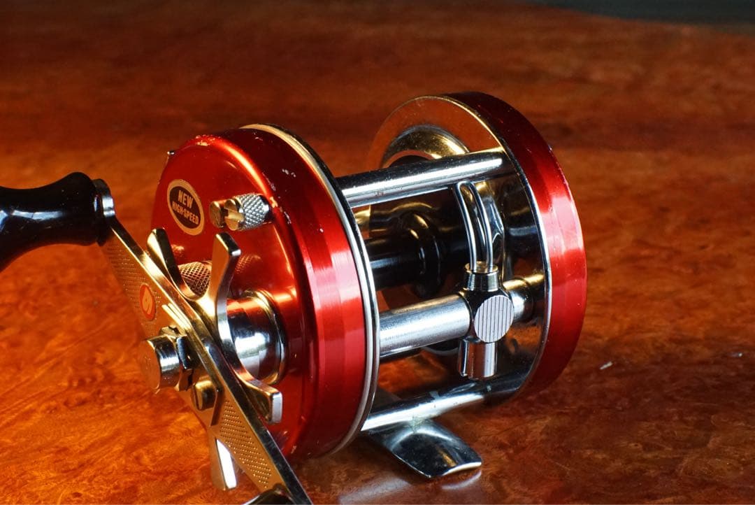 ABU アンバサダー 5500 メンテ済 フレーム修正済 チェリーレッド