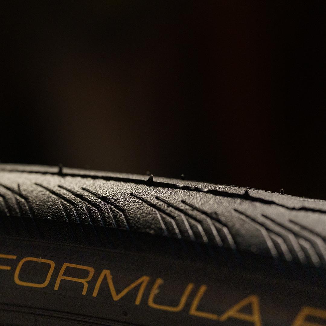 IRC FORMULA PRO TLR 30C 2本【走行5km未満】