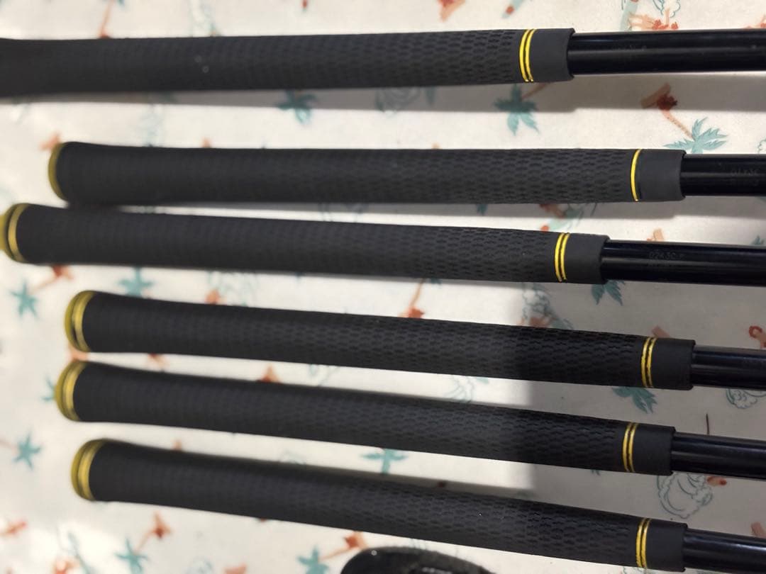 パーリーゲーツキャディバッグ　ヘッドカバー3.アイアン6本付