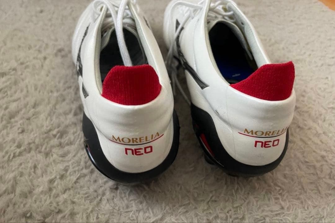 サッカースパイク　ミズノ　モレリアネオ4