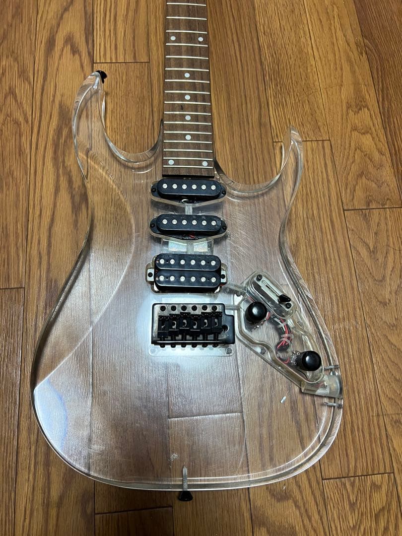 エレキギター 透明 アクリルボディ