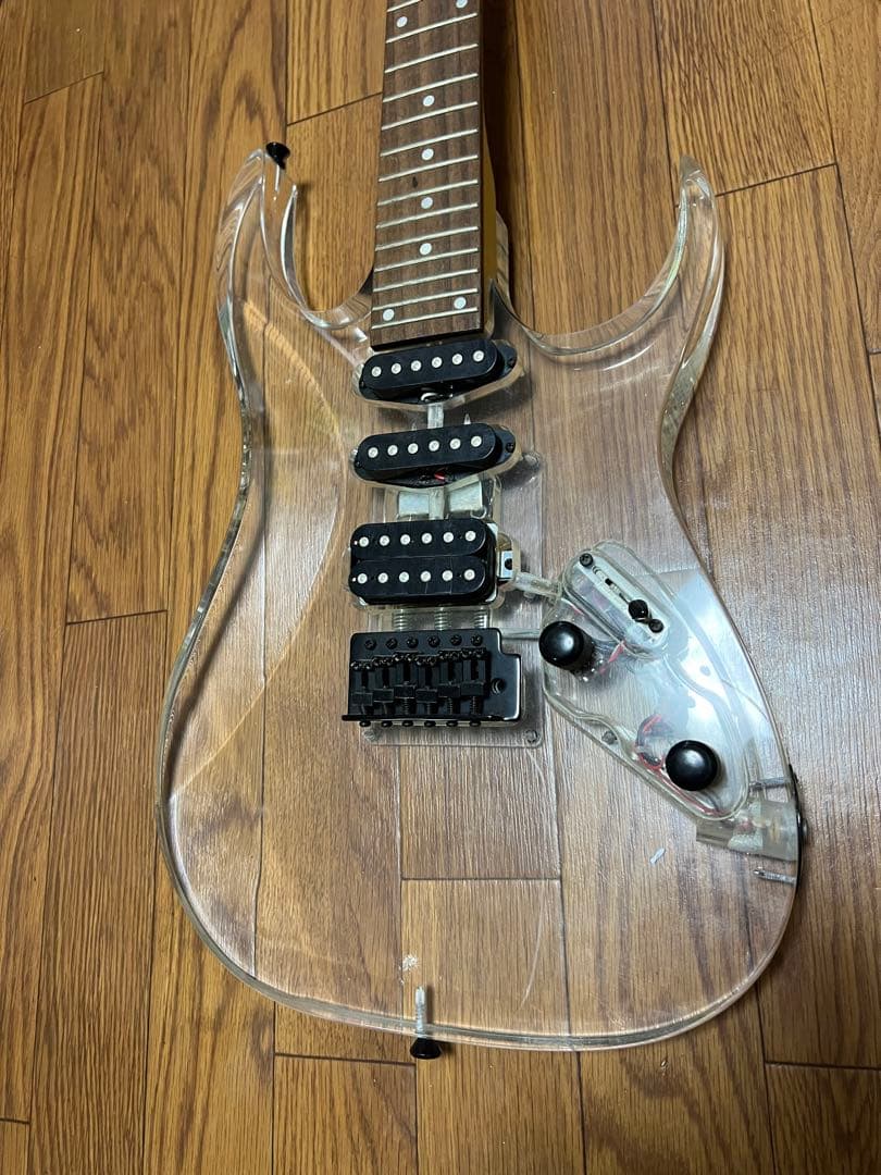 エレキギター 透明 アクリルボディ