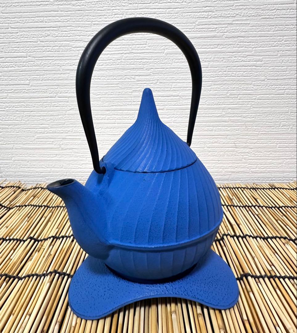 壱鋳堂造　中村義隆デザイン　ティーポット 蕾　０.４リットル　トリベット 雫