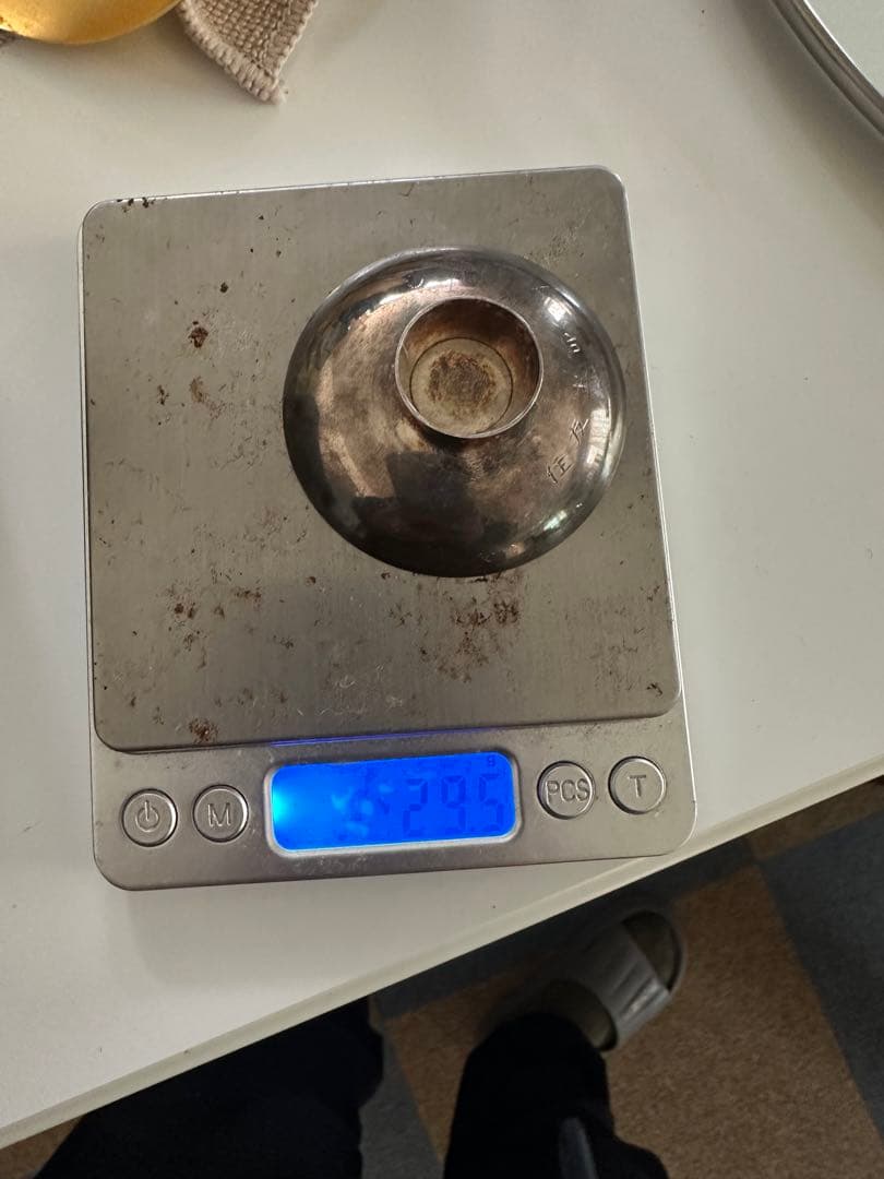 銀製小皿 中央に黄色い模様 約29G