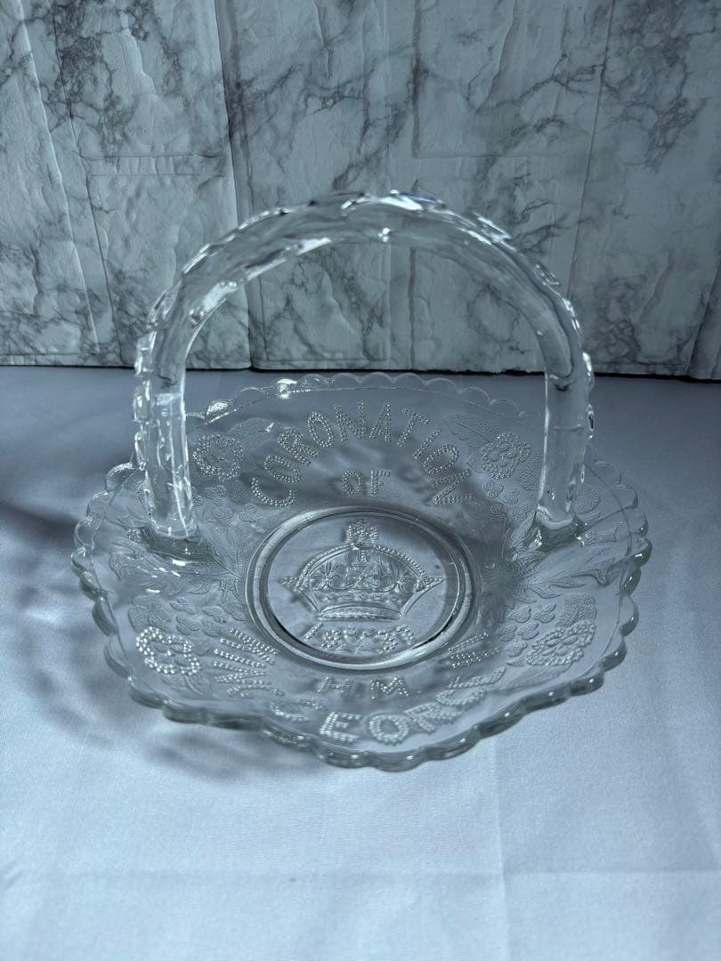 イギリスアンティーク　コロネーション ハンドル付きバスケット