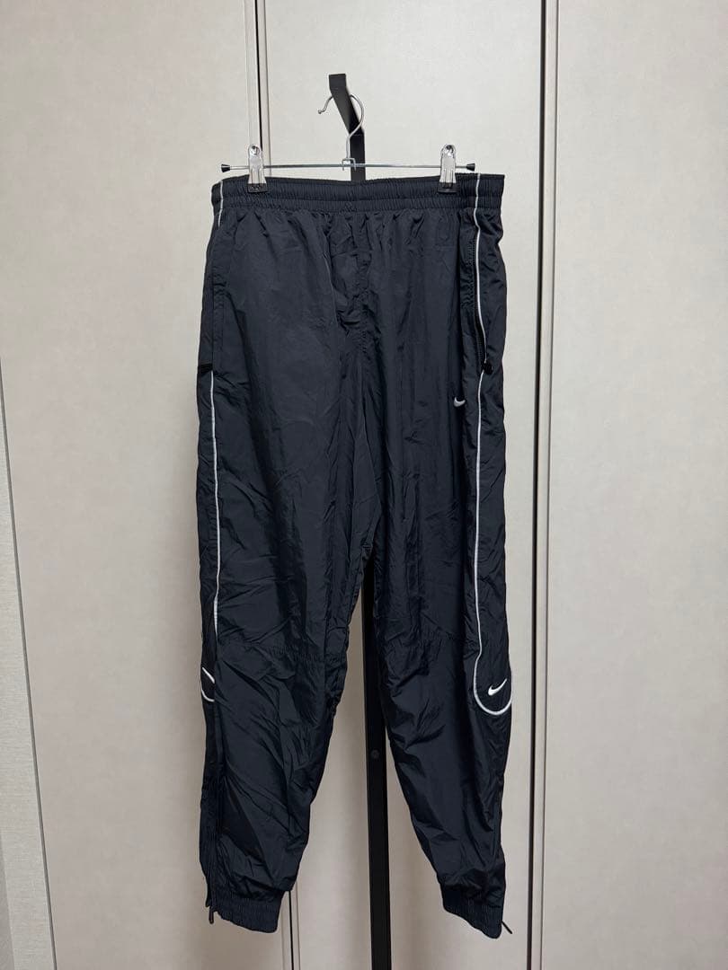 未使用級 NIKE ソロ スウッシュ トラックパンツ L ブラック ナイロン