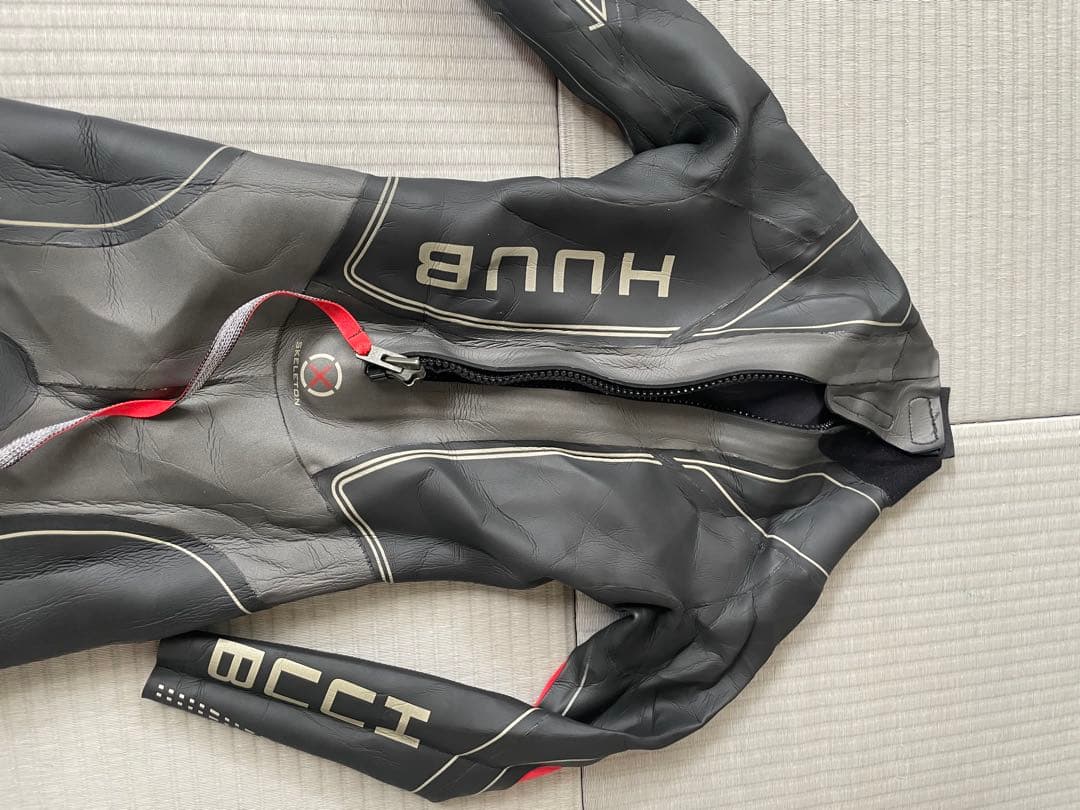 おとひと HUUB ウェットスーツ ML ブラック/レッド