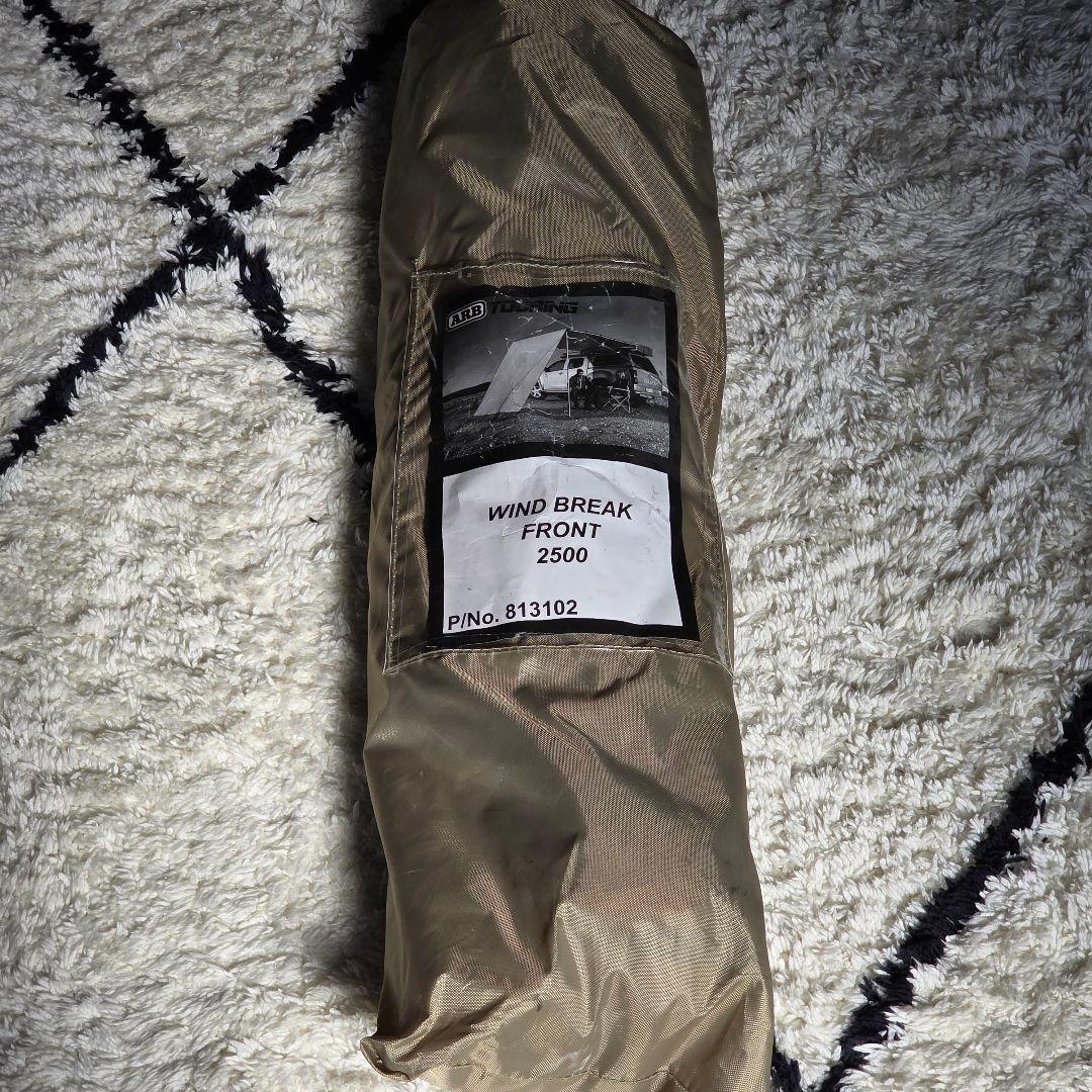 ARB フロントウインドブレイク 2500