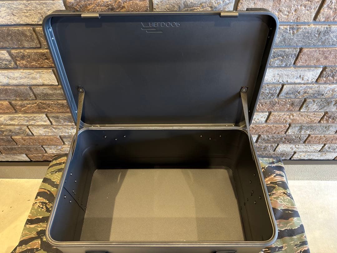 FIELDOOR アルミ コンテナ ボックス 蓋付き 【ブラック】 Mサイズ