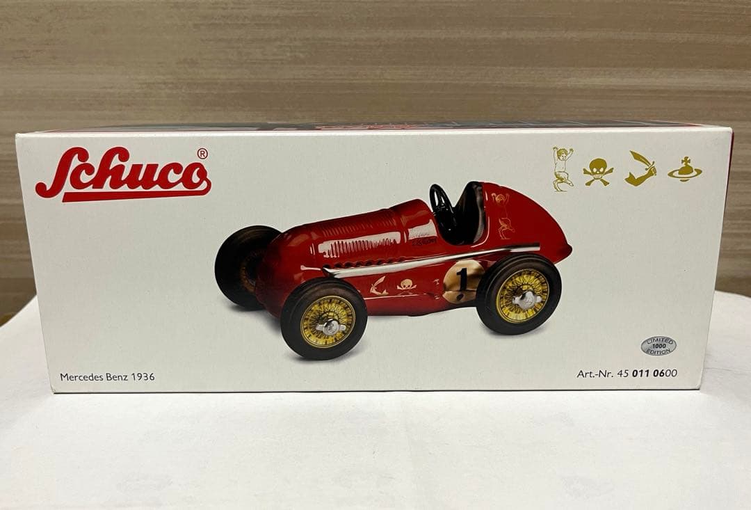 Vivienne Westwood コラボ　Schuco ミニカー　レッド