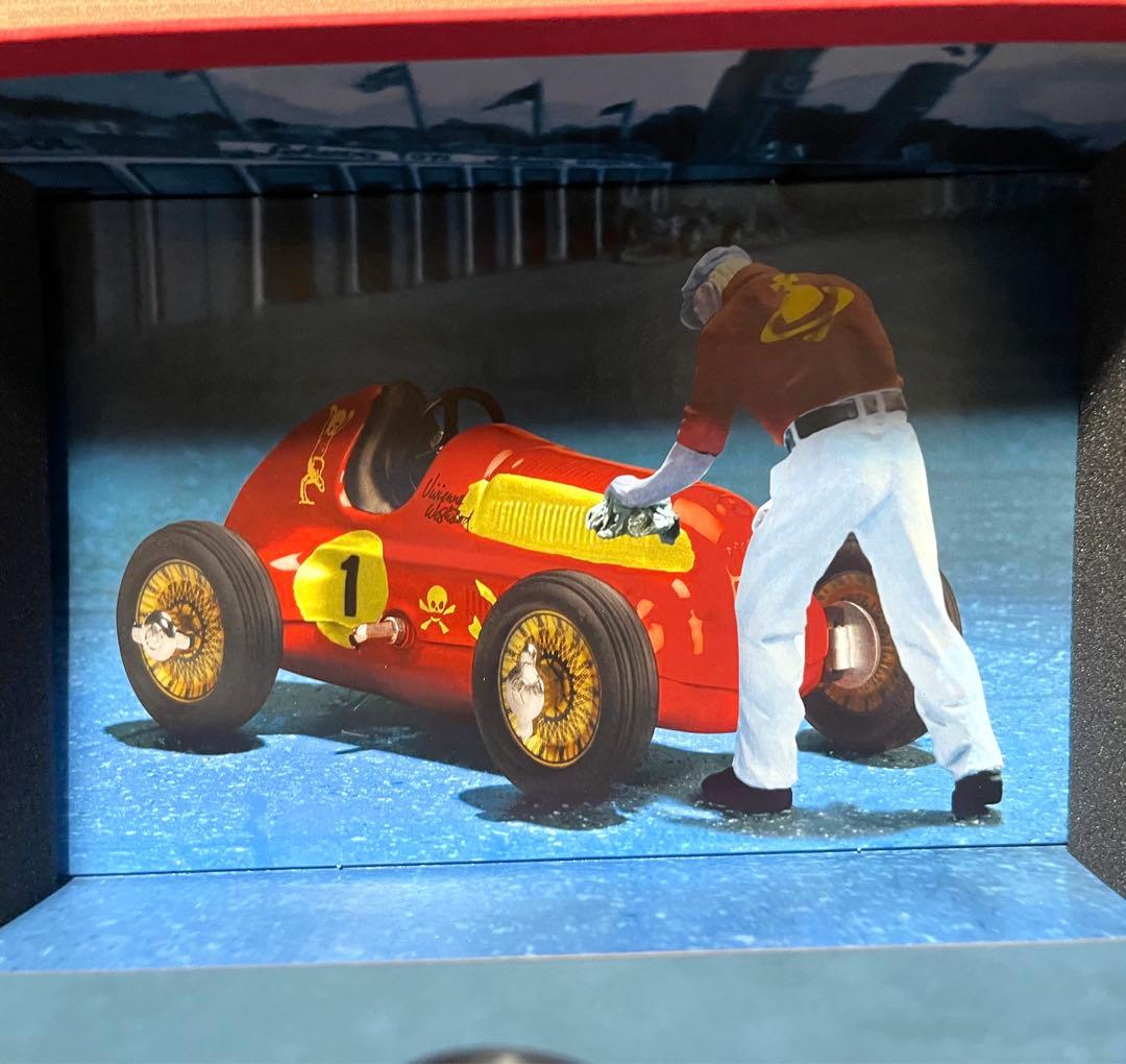 Vivienne Westwood コラボ　Schuco ミニカー　レッド