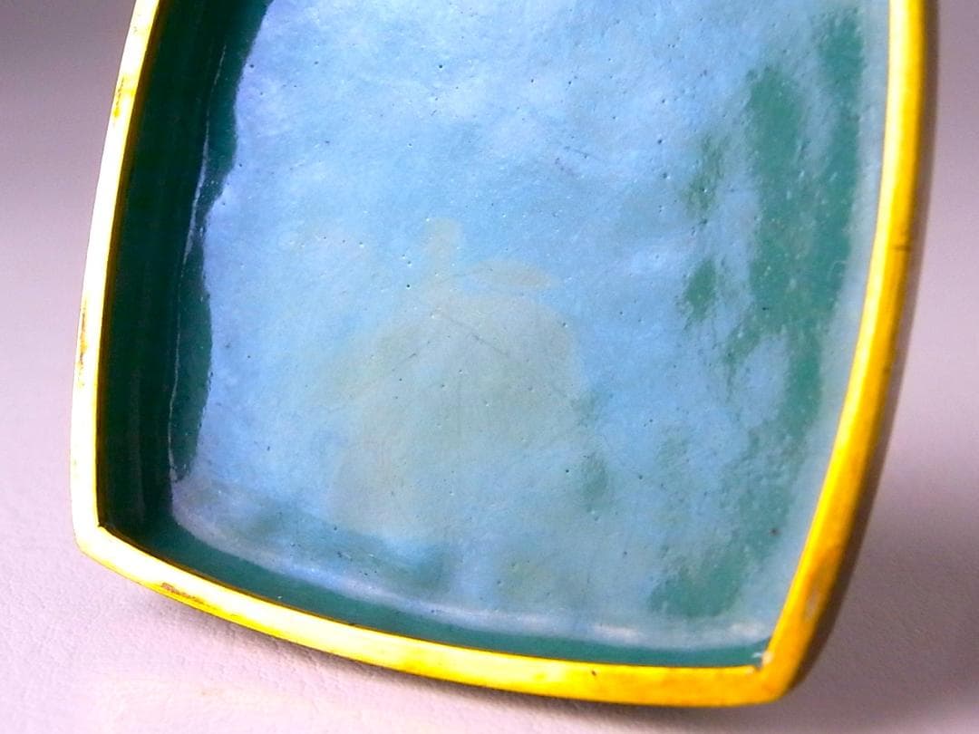 【 E456 】 美しき超名品　明治期尾張七宝上手作　黄銅線鳳凰文脚付き小物入れ