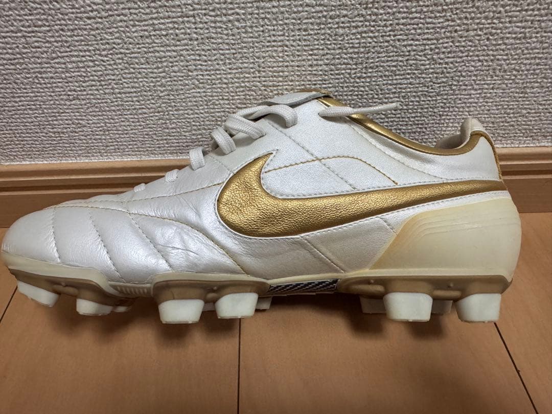 Nike エアレジェンド・スパイク ホワイト/ゴールド