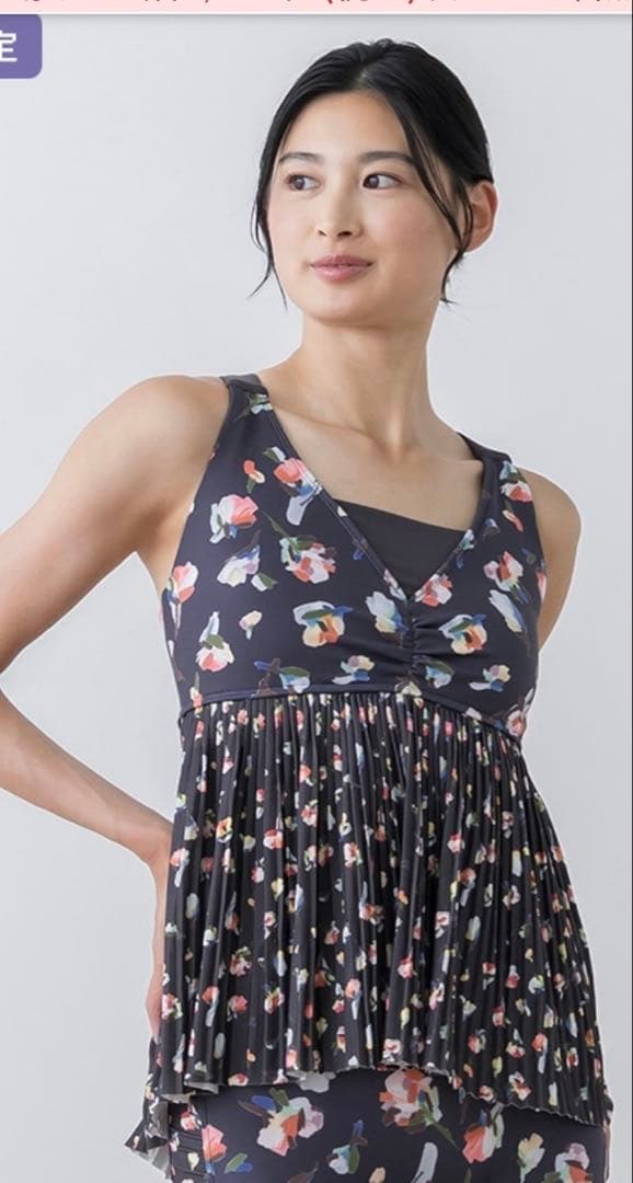 お値下げ⭐︎新品　SUKLA ローズプリントプリーツタンクトップ　LL