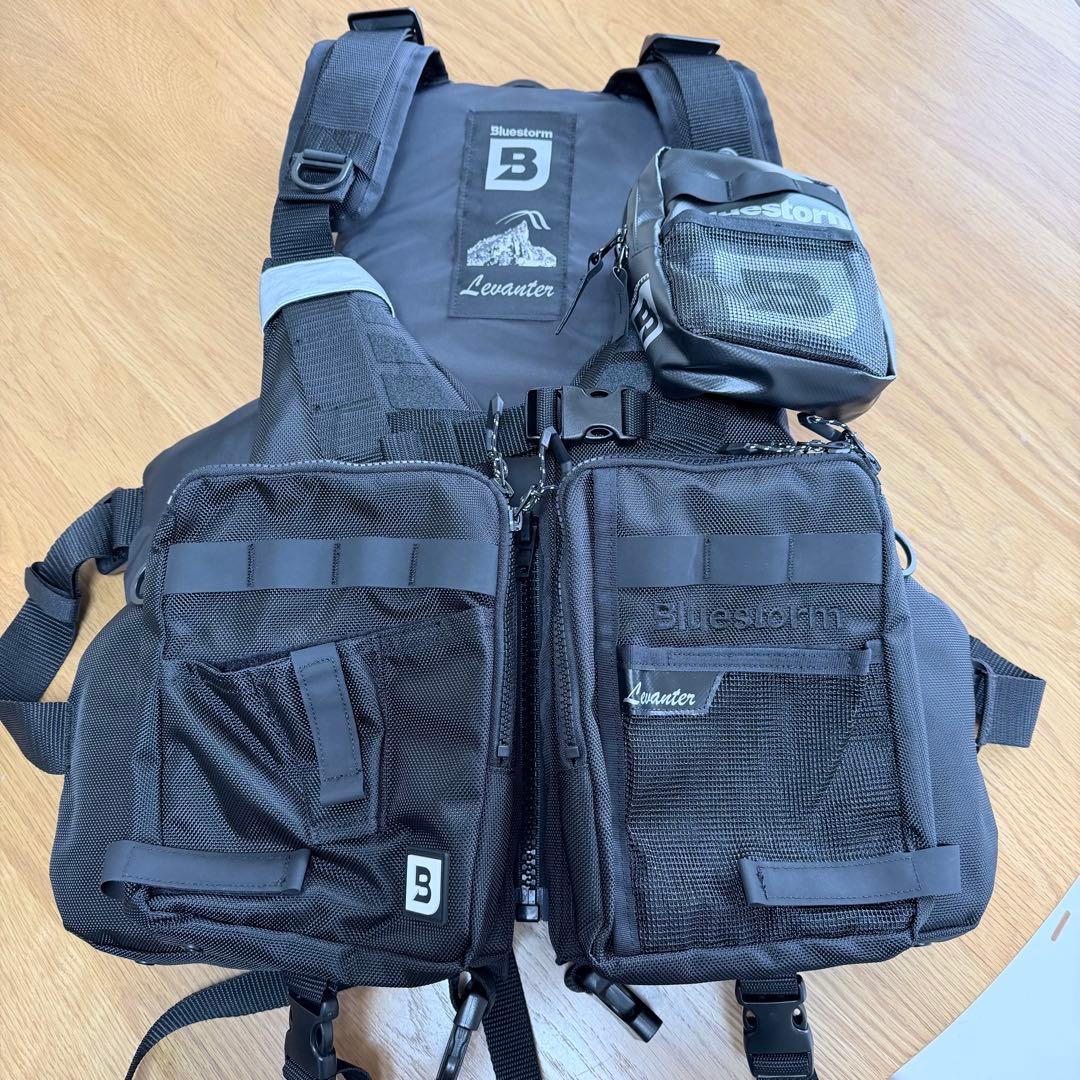 ブルーストーム Bluestorm レバンテ フローティングベスト実釣未使用品