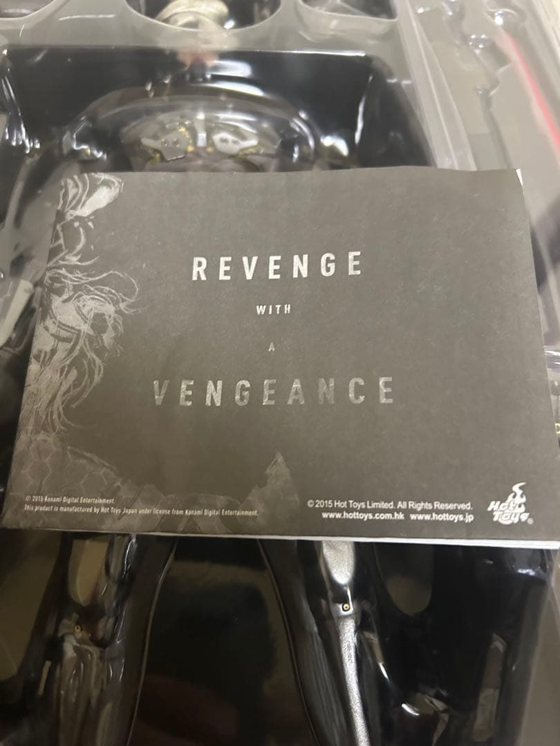 ロボット hot toys LGEAR RISING:REVENGEANCE