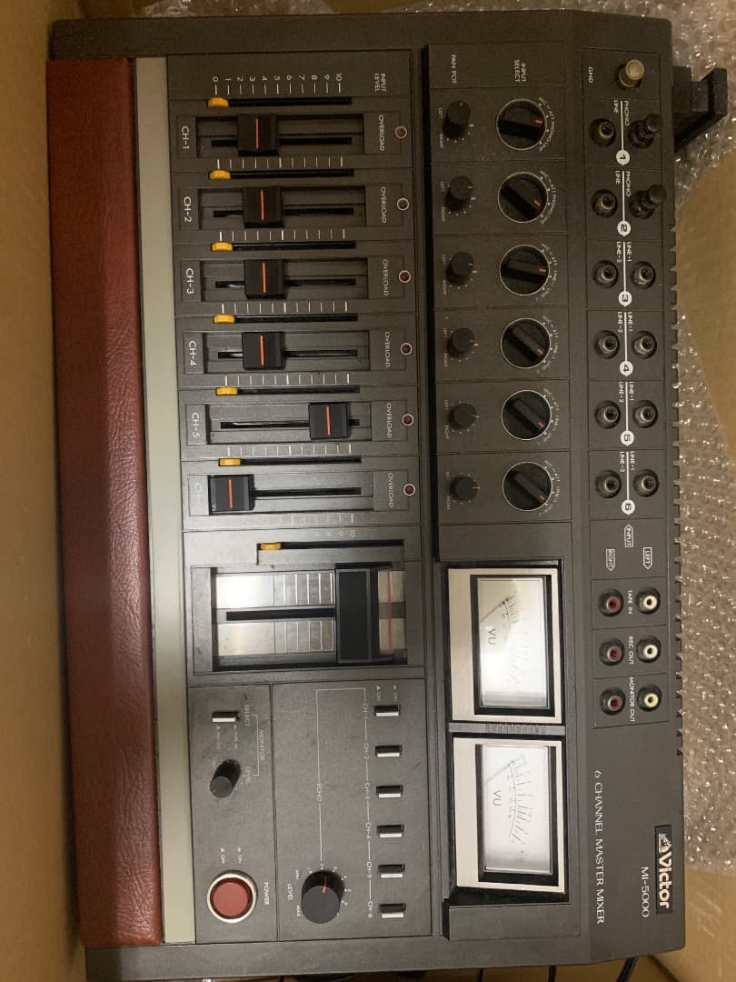 MIXER ANALÓGICO VINTAGE “VICTOR MI-5000”