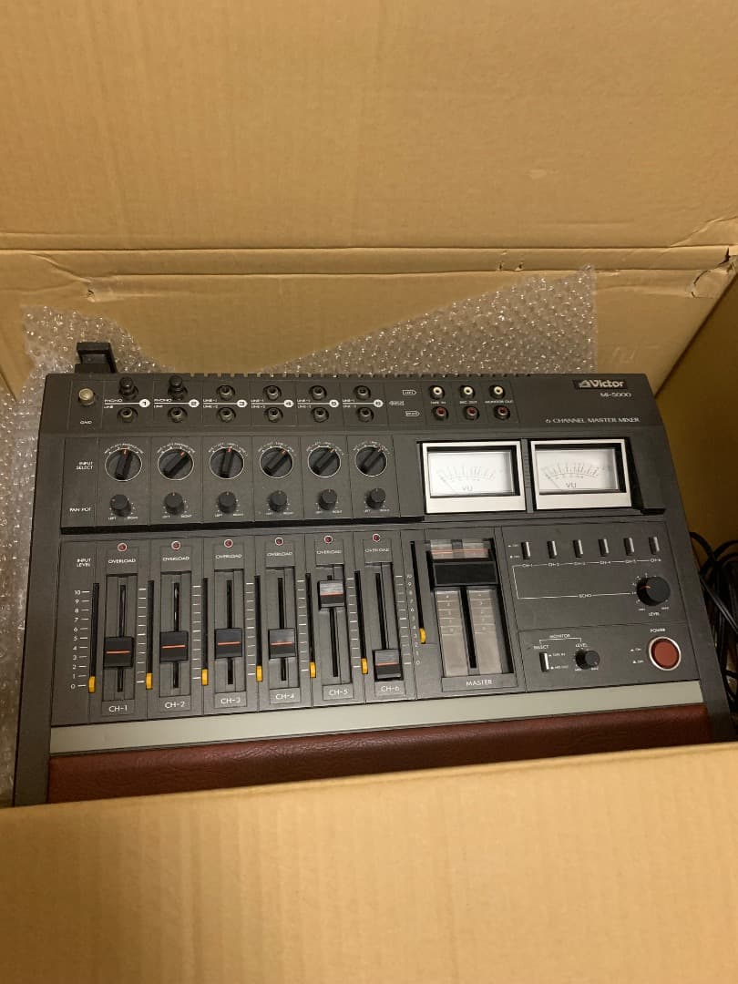 MIXER ANALÓGICO VINTAGE “VICTOR MI-5000”
