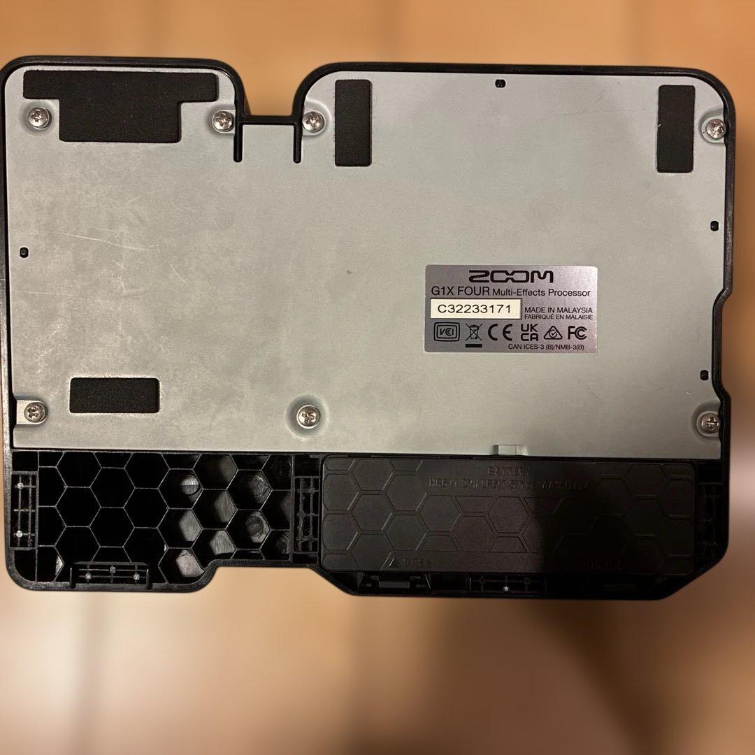 ZOOM G1X FOUR 、ブースター、パッチケーブル、ACアダプター付き