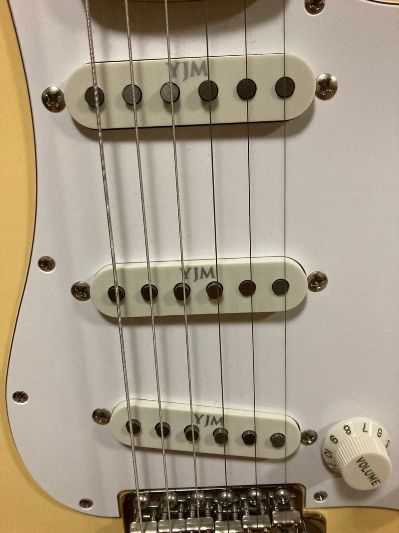 フェンダージャパンイングウェイマルムスティーンシグネイチャー　ストラトキャスター