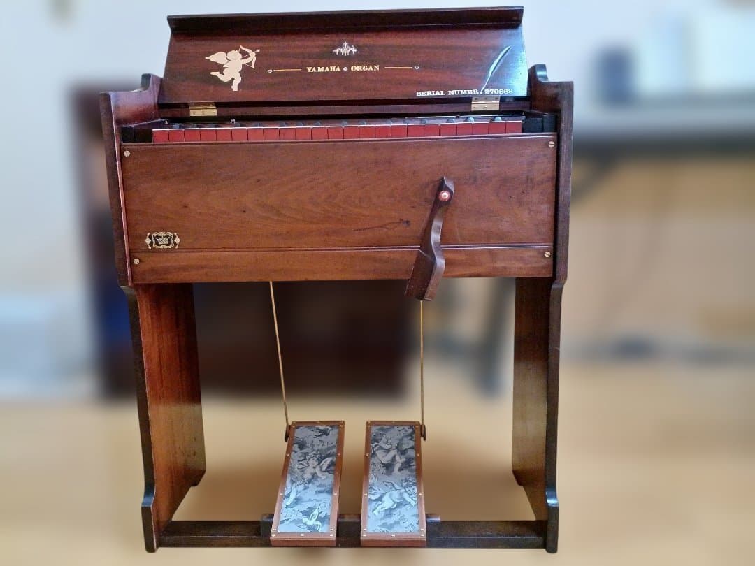 足踏みオルガン