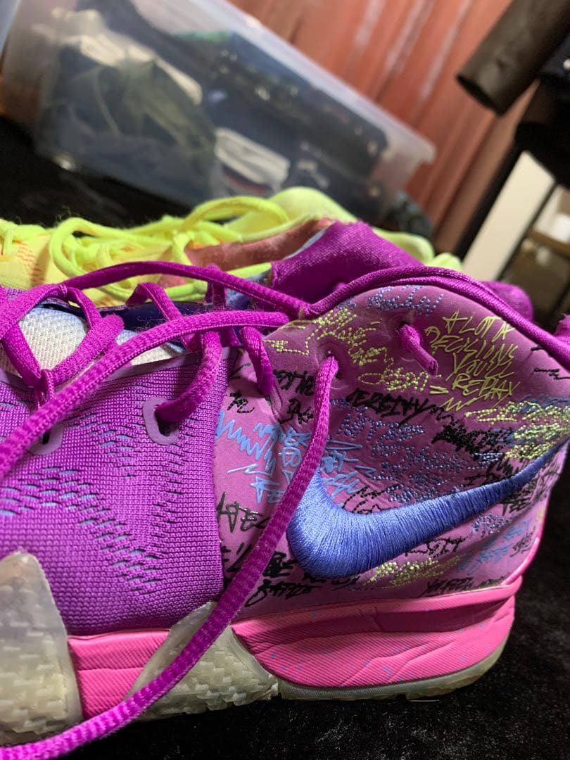 バスケットボールシューズ グラフィティデザイン