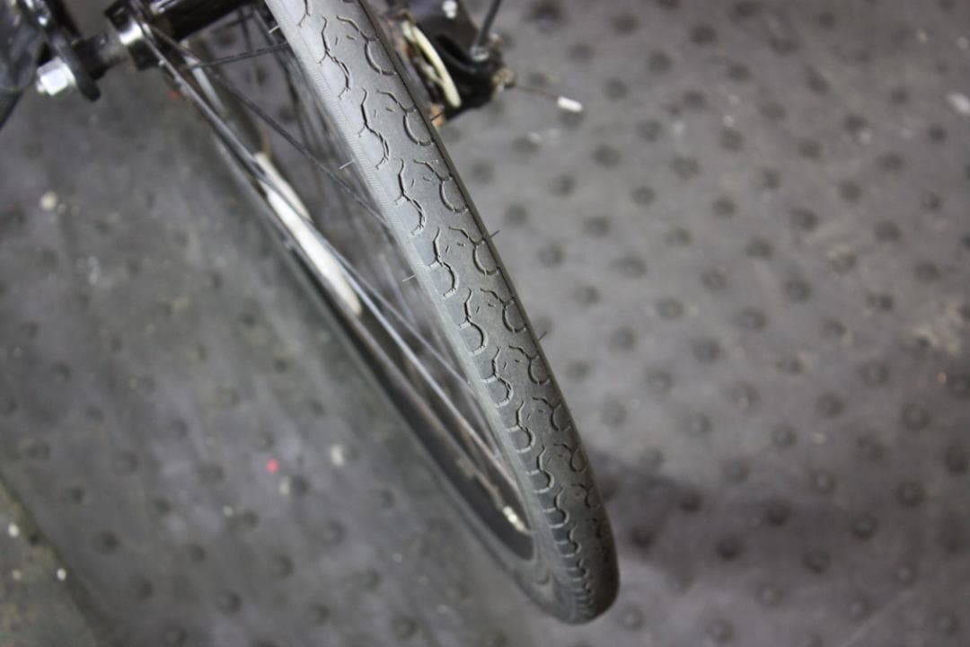 FERRARIフェラーリ 700C アルミ シマノ7速430mm クロスバイク