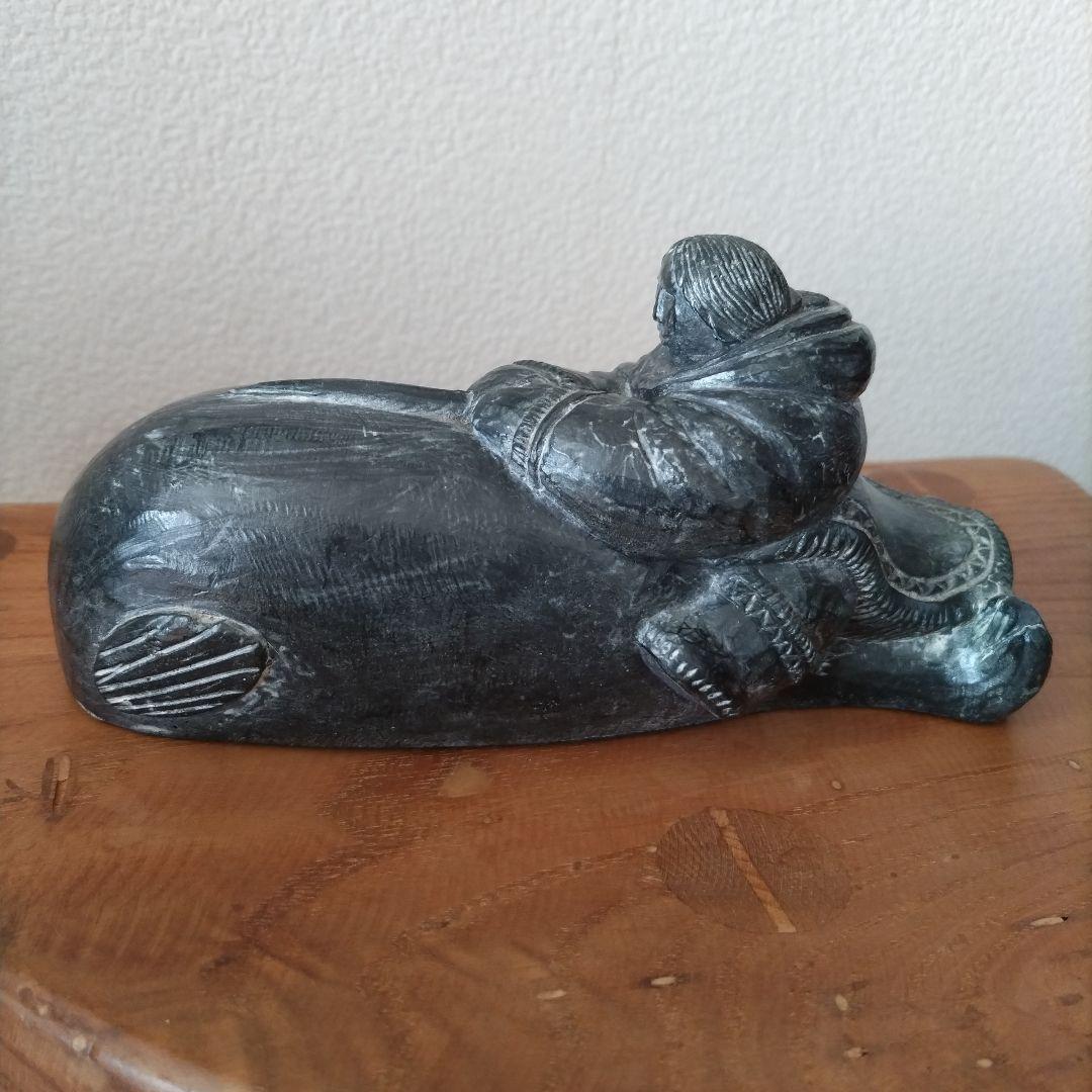 イヌイット　ソープストーン彫刻　A WOLF ORIGINAL