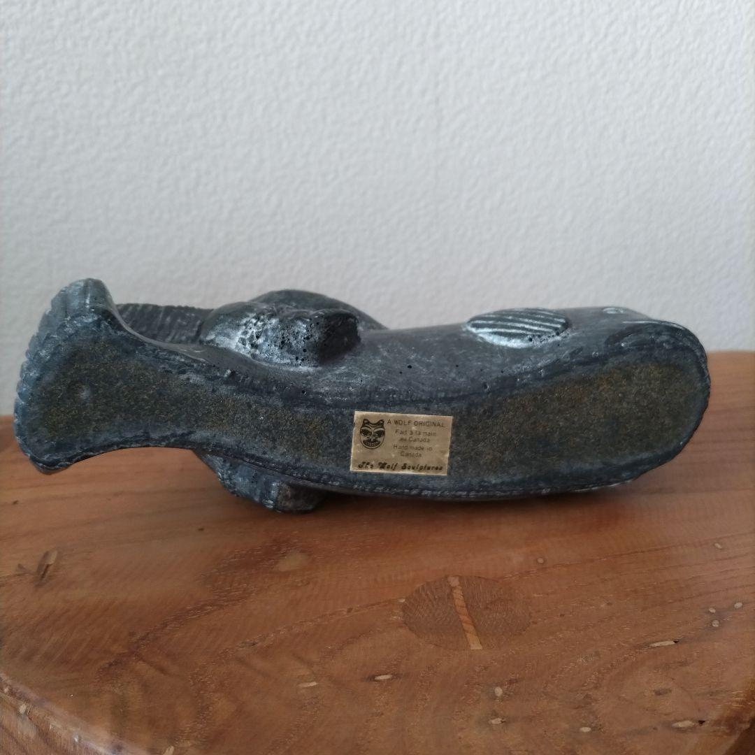 イヌイット　ソープストーン彫刻　A WOLF ORIGINAL