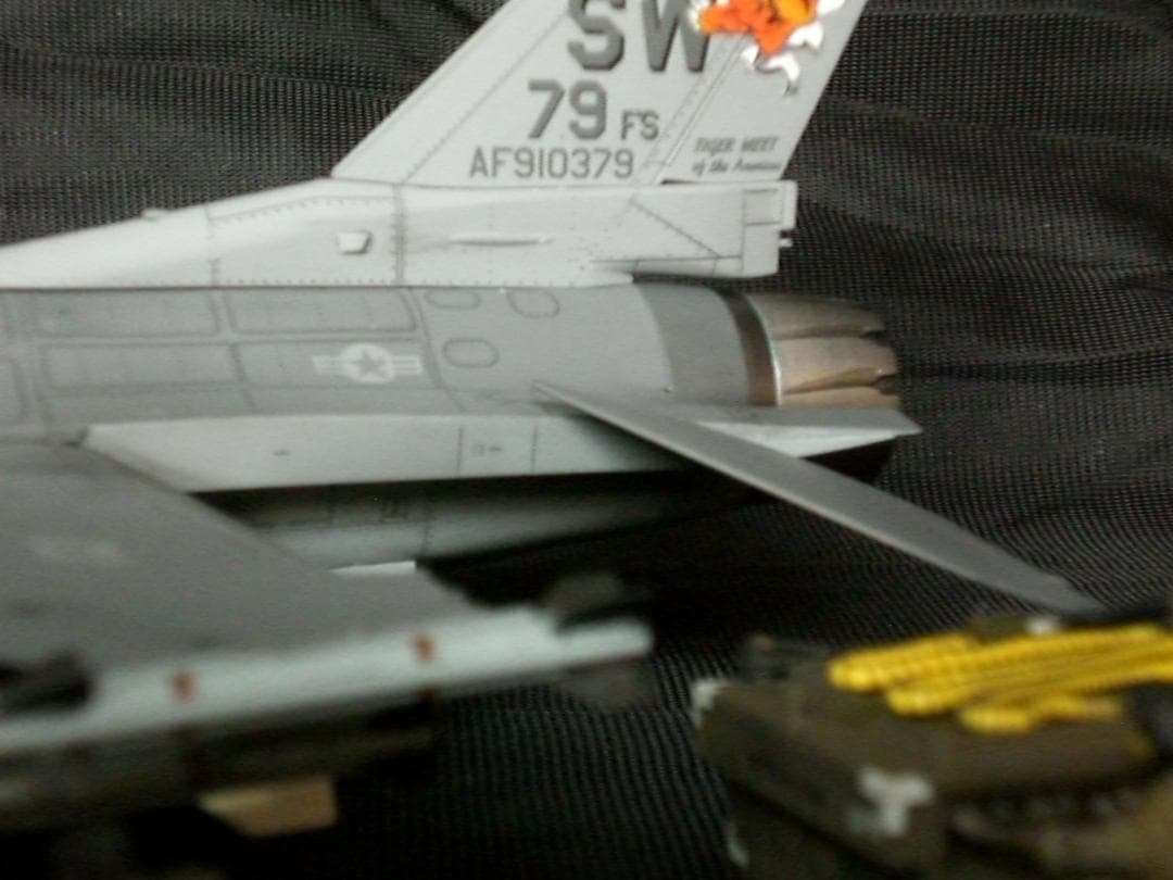 タミヤ　1/48 F-16 ファイティングファルコン　完成品