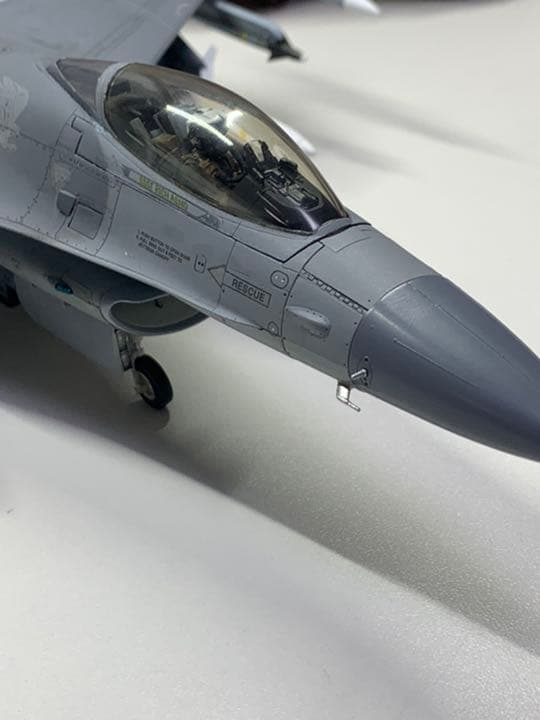 タミヤ　1/48 F-16 ファイティングファルコン　完成品