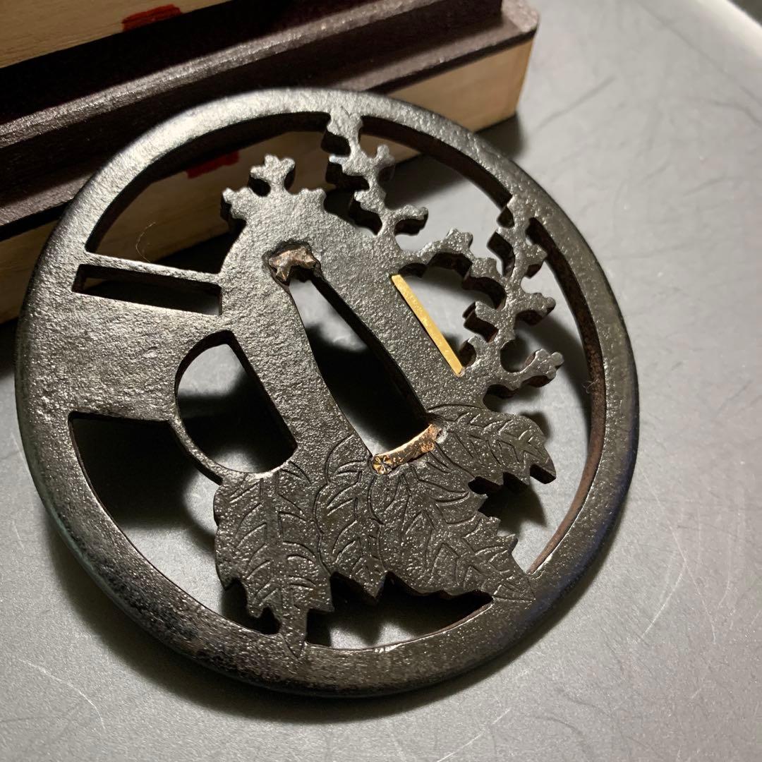 小道具優品　『引き両に桐の図』鉄鐔　透かし鐔 日本刀